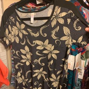 Lularoe xs tee